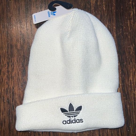 BRAND NEW ADIDAS HAT - Picture 1 of 3